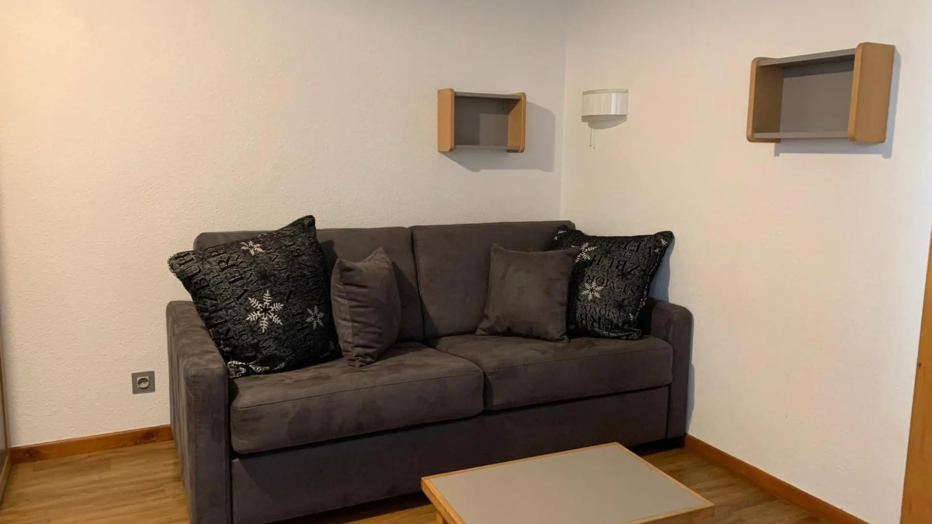 Studio Cosy Avec Balcon, Parking Et Wifi Au Coeur De Brides-Les-Bains - Fr-1-512-136
