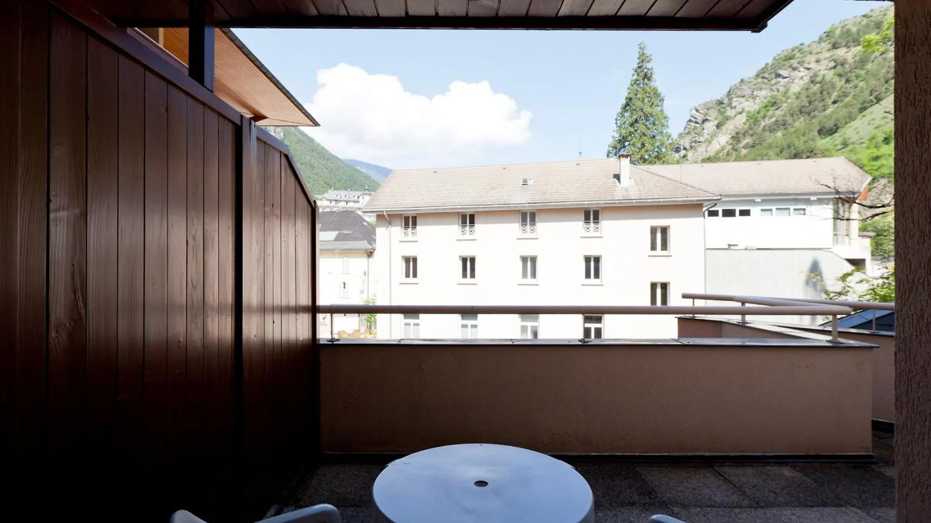Apartment Studio Cosy Avec Balcon, Parking Et Wifi Au Coeur De Brides-Les-Bains - Fr-1-512-136