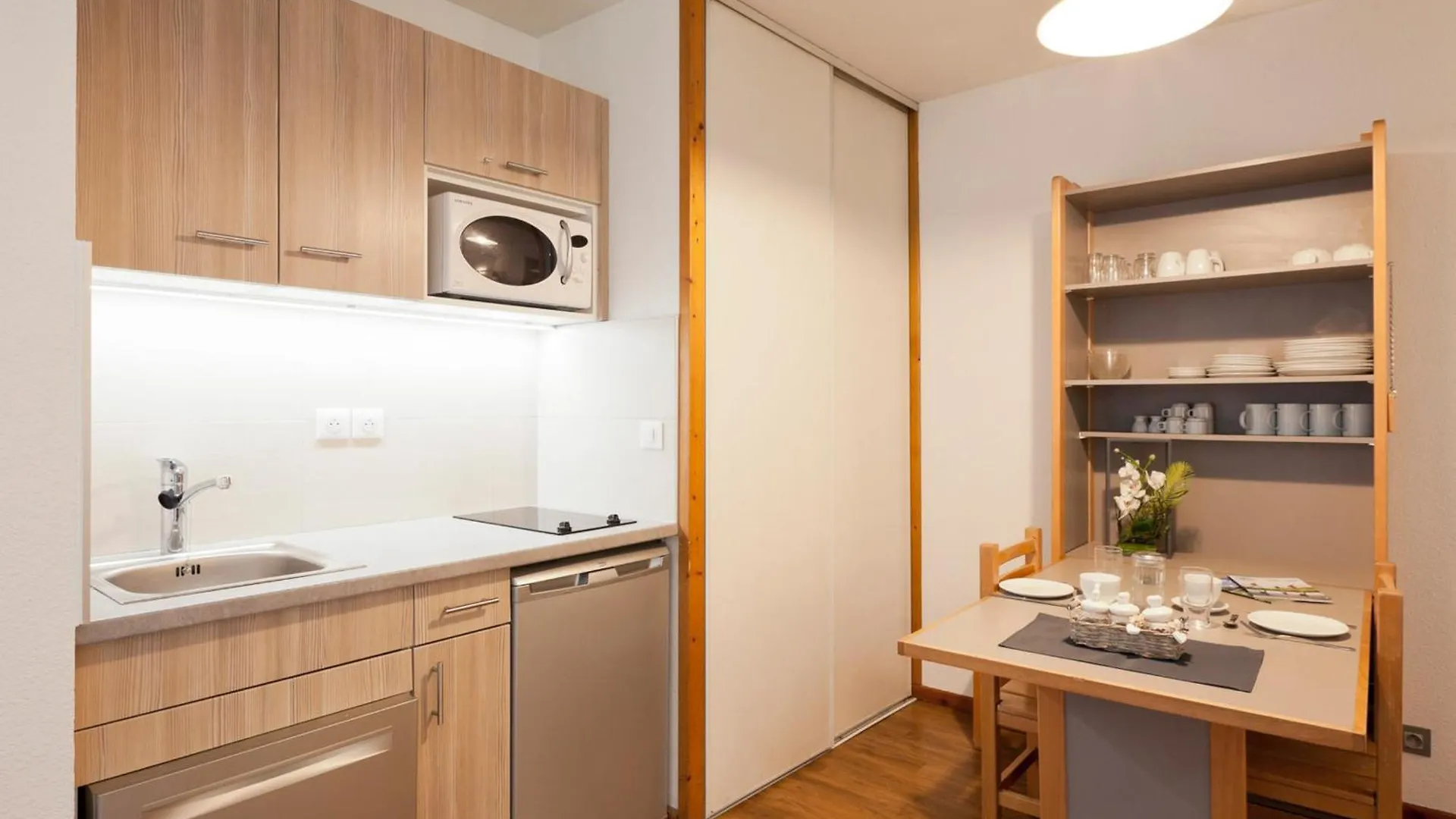 Apartment Studio Cosy Avec Balcon, Parking Et Wifi Au Coeur De Brides-Les-Bains - Fr-1-512-136