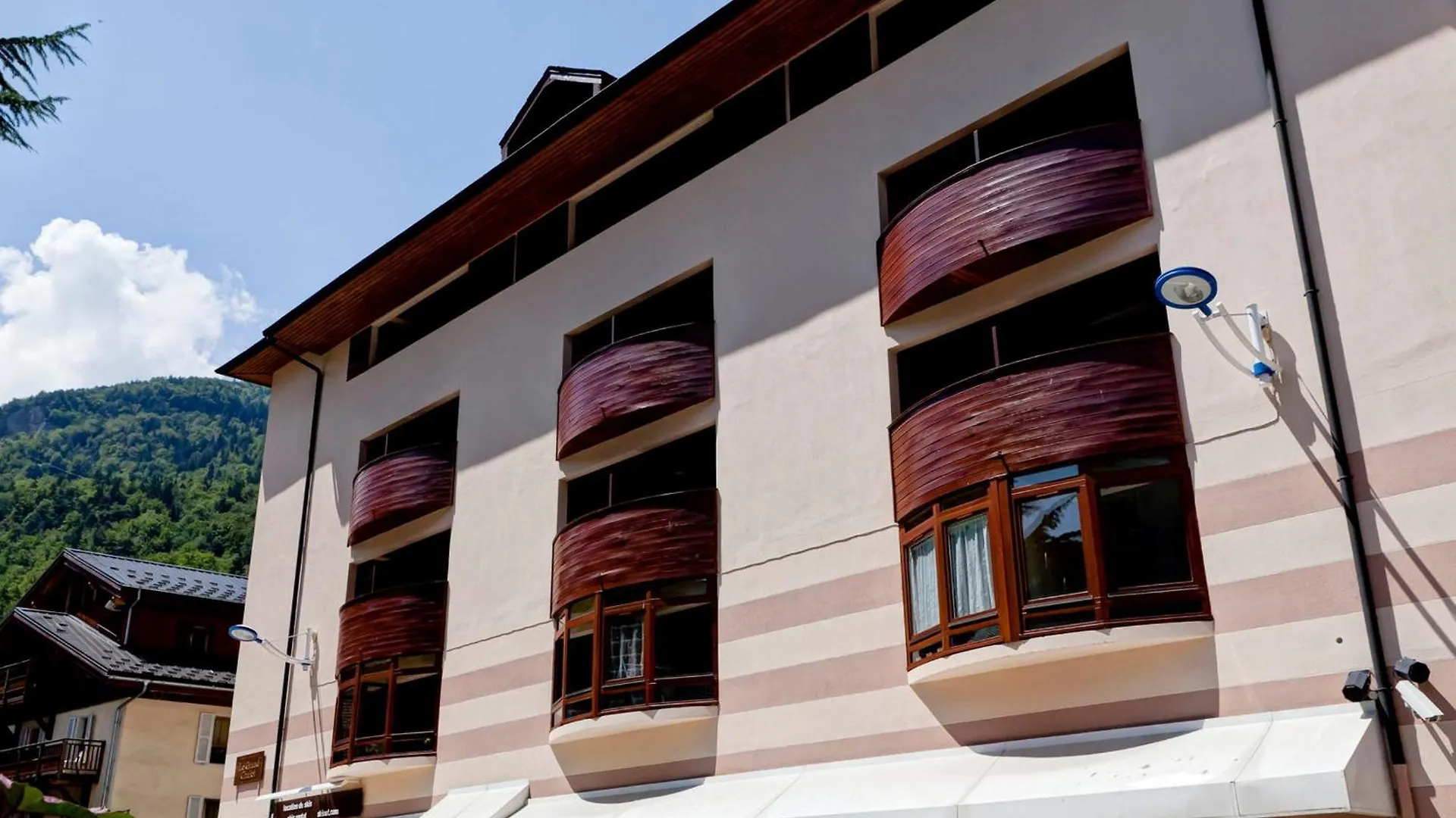 Studio Cosy Avec Balcon, Parking Et Wifi Au Coeur De Brides-Les-Bains - Fr-1-512-136 0*,