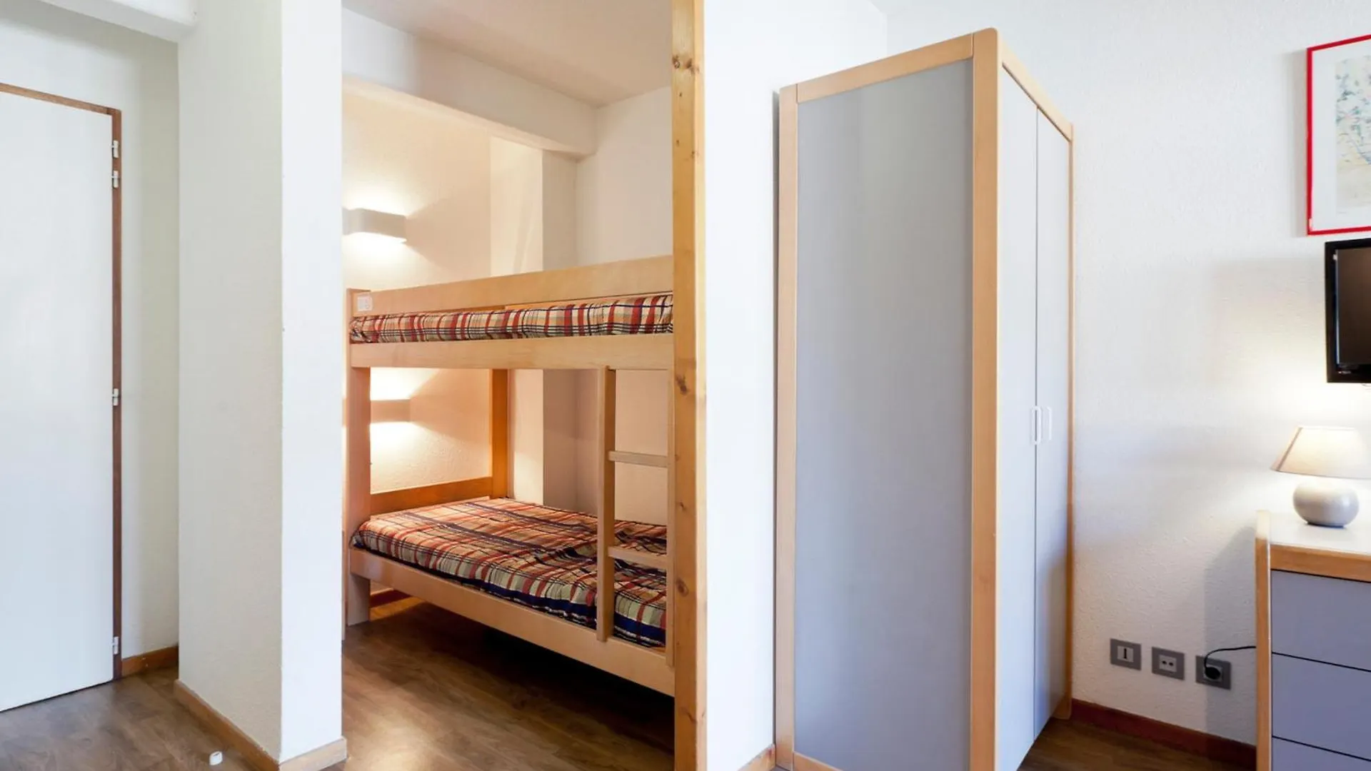 Studio Cosy Avec Balcon, Parking Et Wifi Au Coeur De Brides-Les-Bains - Fr-1-512-136 France